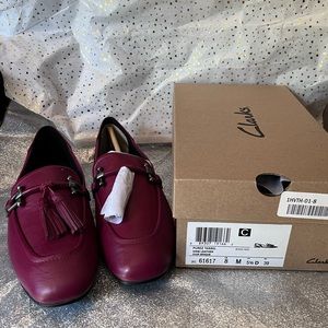 NIB! Clarks size 8M wine leather tassel loafers.